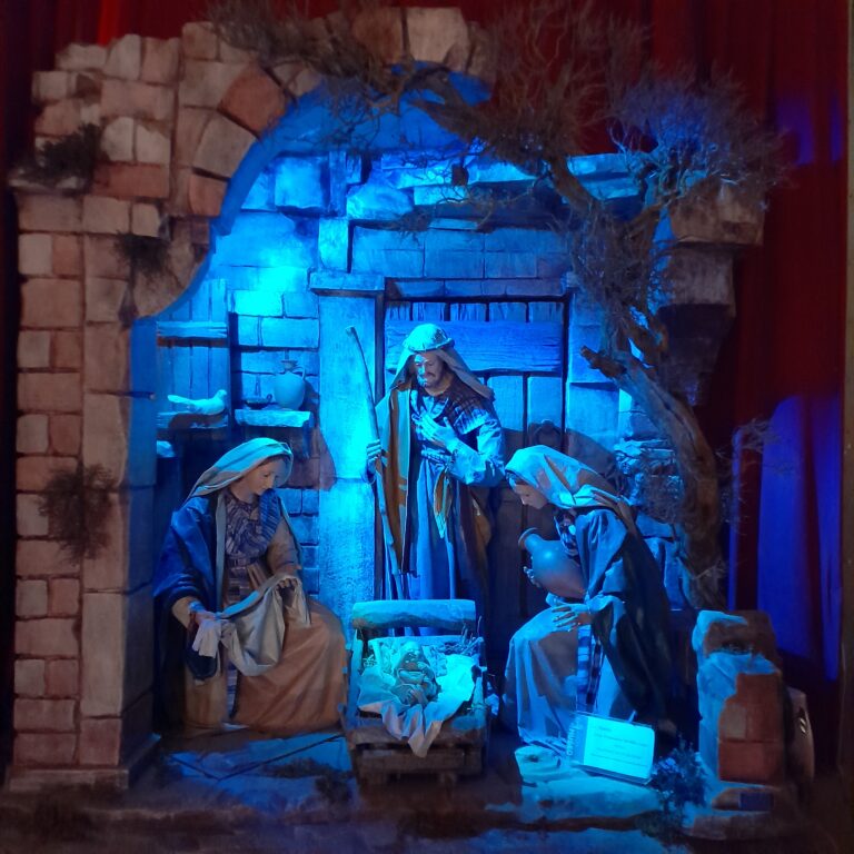 "Natività in un rudere" di F. Invidia (Puglia) - Cartapesta policroma