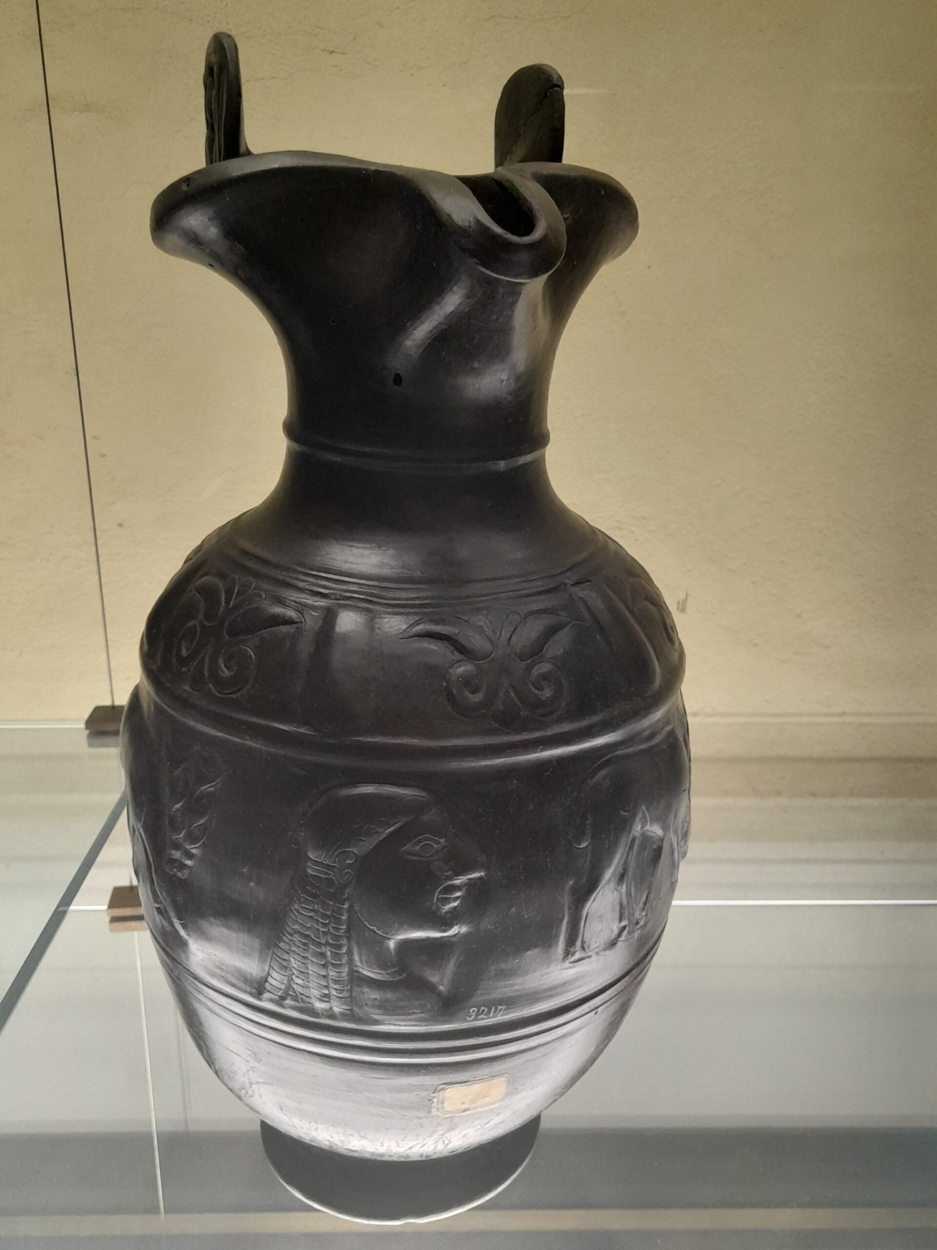 Oinochoe